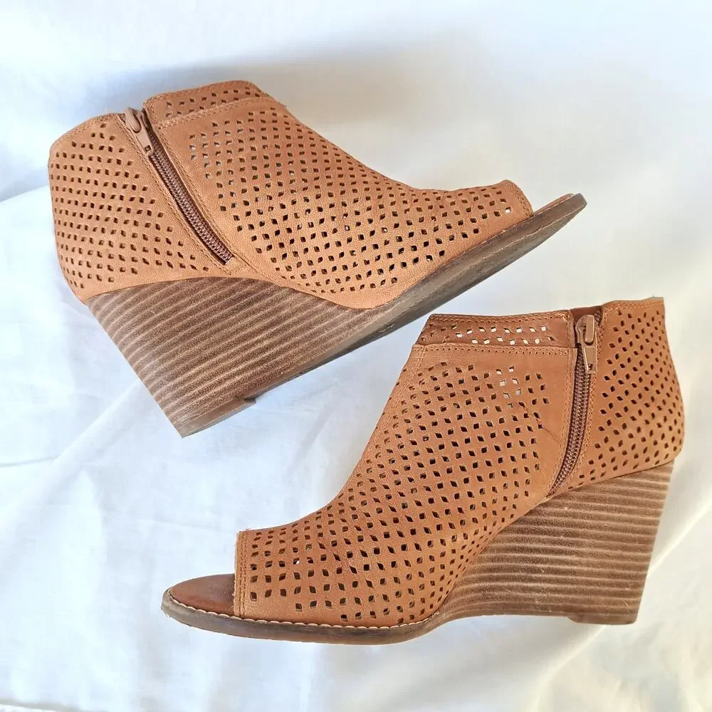 Lucky Brand Jazley Wedge Heels Size 10 Brown Perforated Leather Peep Toe Bootie